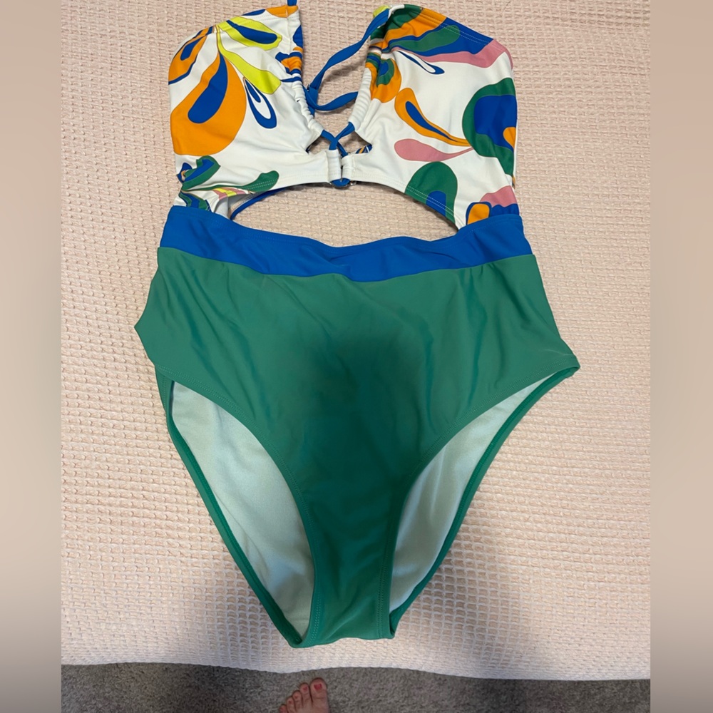 Cupshe Green and Blue Bikini with Keyhole Design